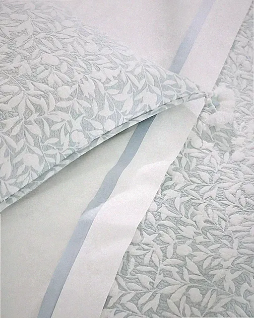 $328 New Serena & Lily Cortland Quilt Sky Tassel Coverlet Sky Blue White Twin
